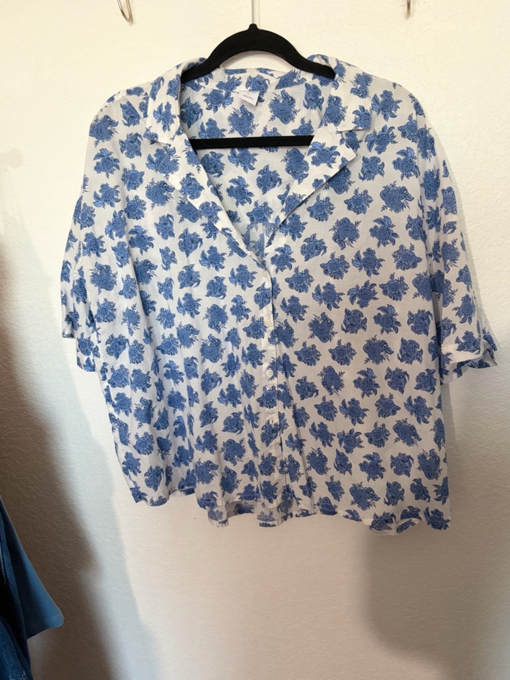 Melrose and Market Blue and White Floral Top